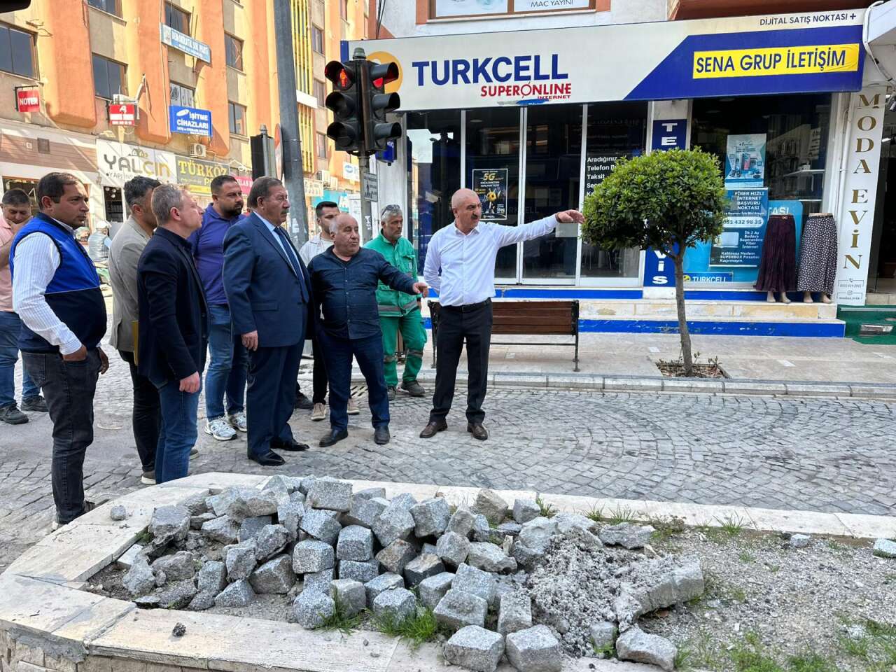 Milas’ın Menteşe Caddesi’nde Orta Refüj Yenileme Çalışmaları Başladı 1